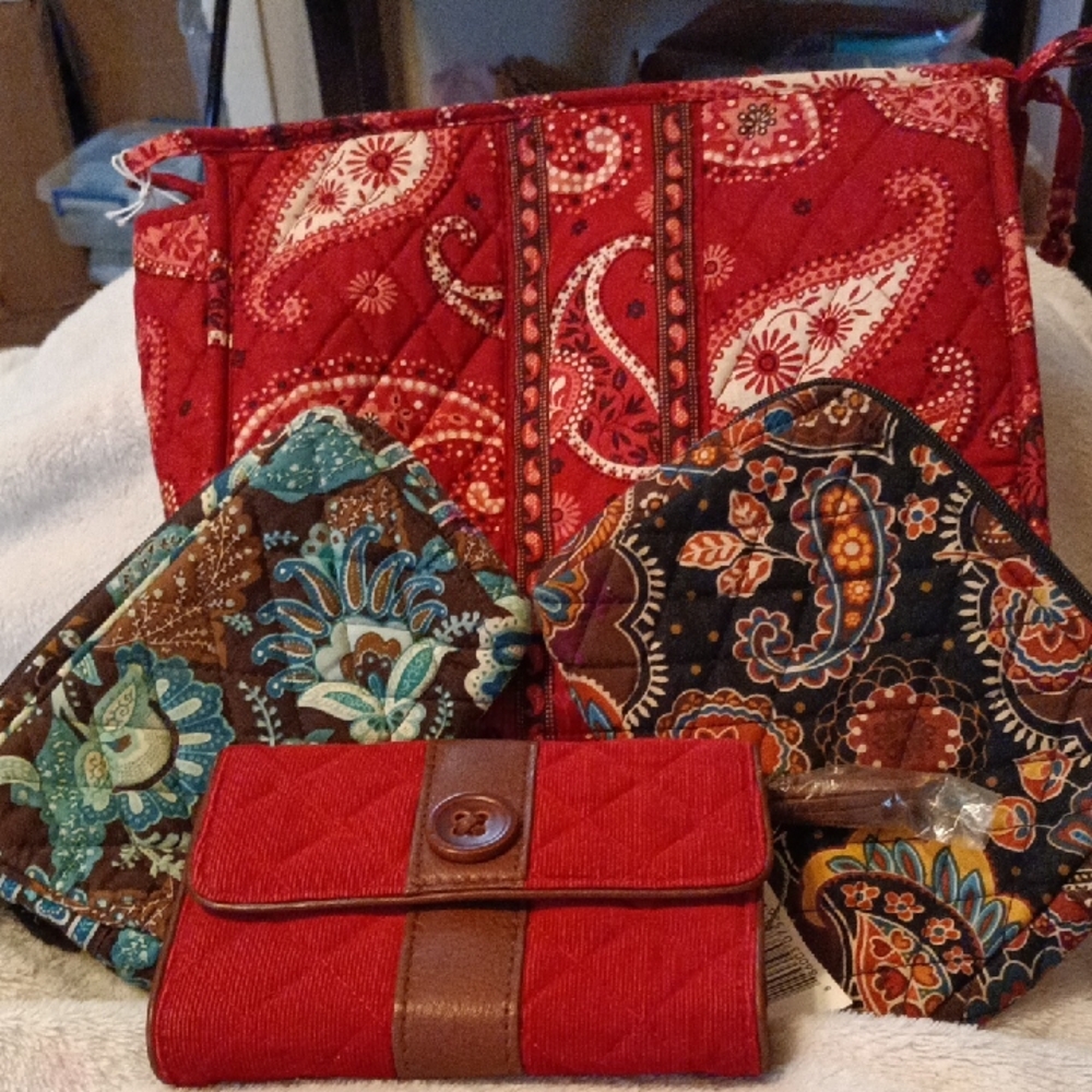 Women Bundle Vera Bradley Makeup Bags And Wallet